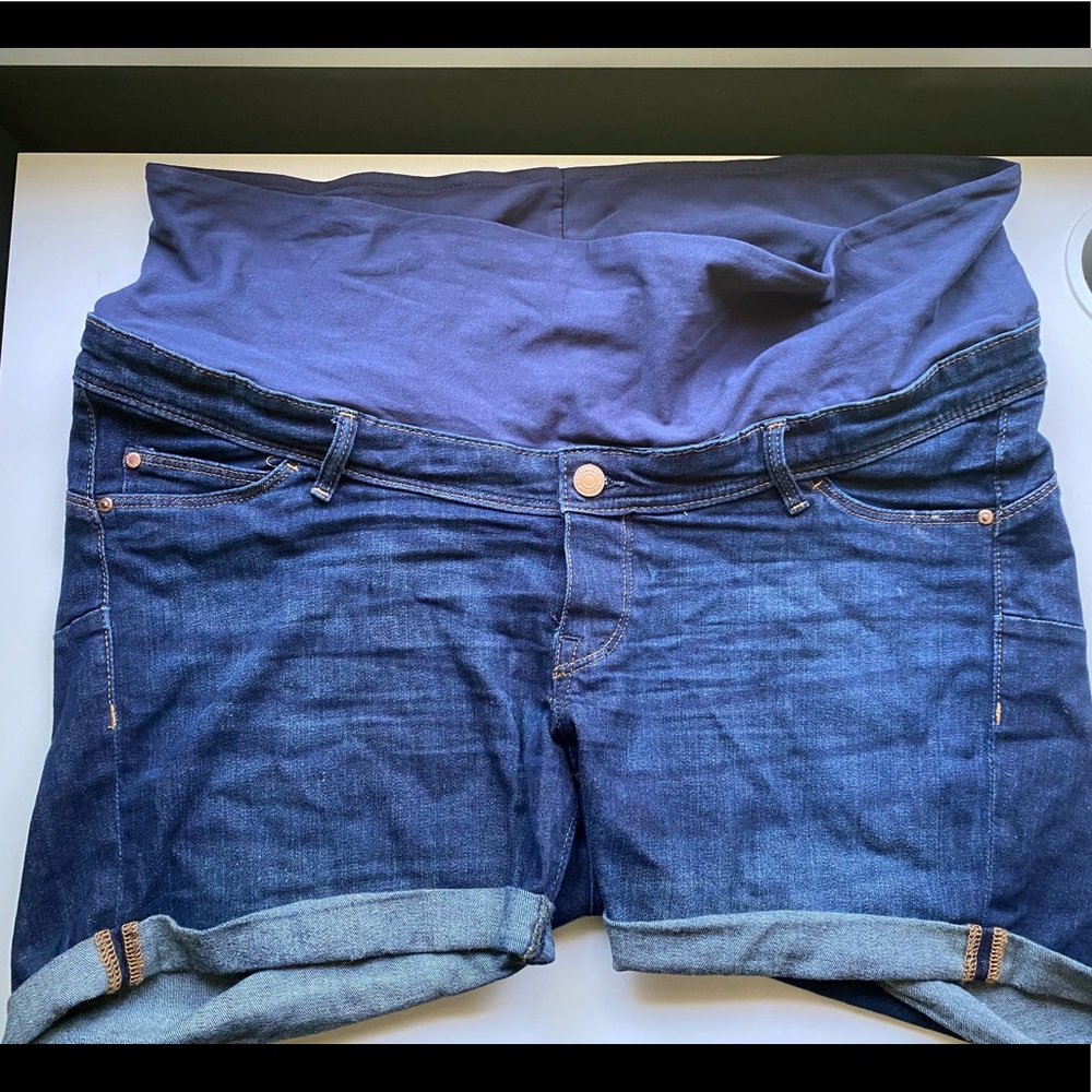 H&M “mama” maternity shorts